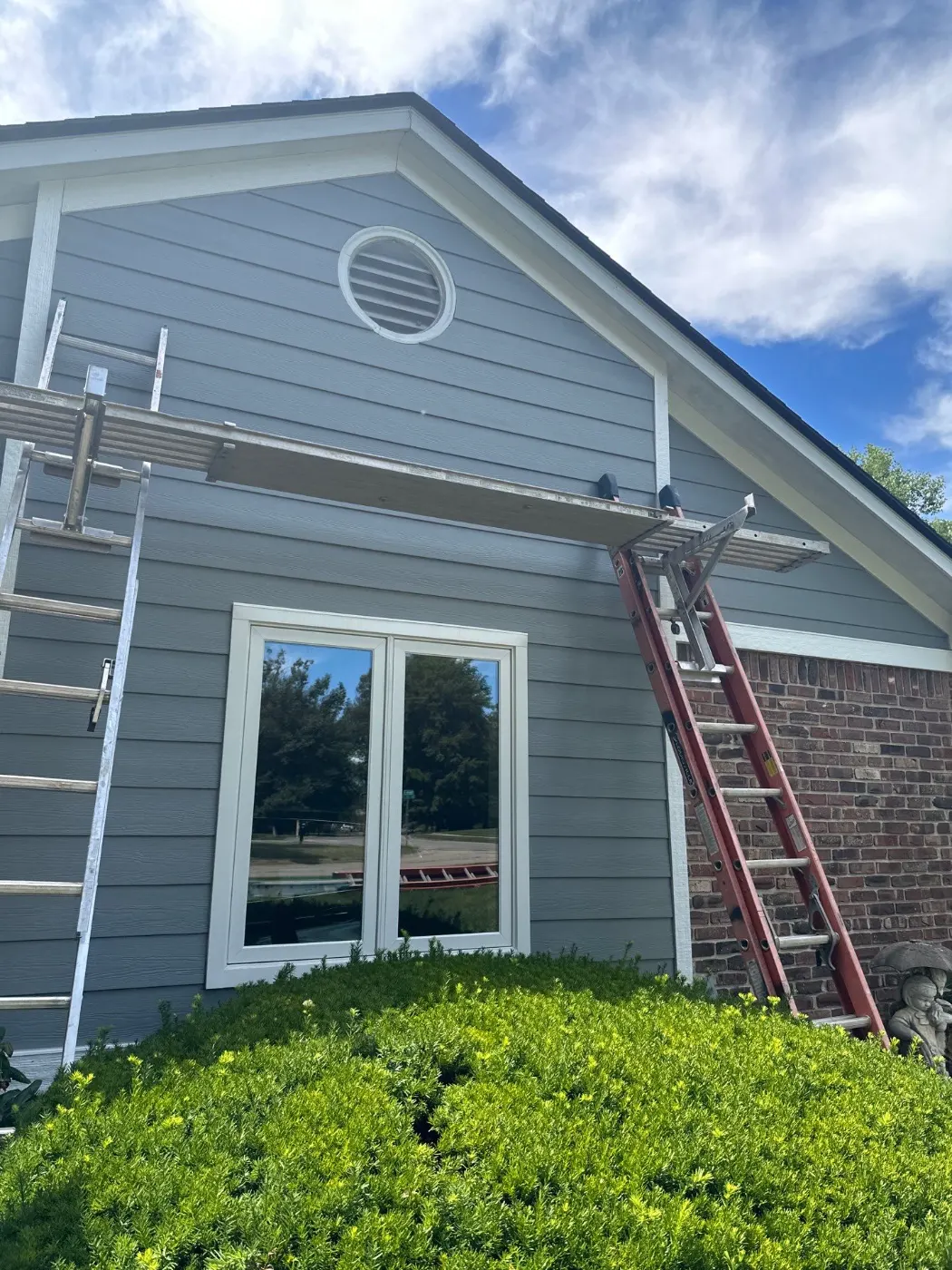 Manufacturer-certified roof installation in Featherstone